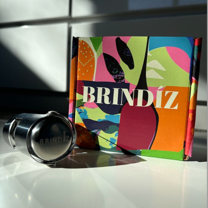 GIFT BOX, CHRISTMAS GIF, GIFT IDEAS, GIFT FOR HIM, GIFT FOR HER, BRINDIZ, CHAMPAGNE STOPPER, GIFT BOX, GIFT BOXES, CELEBRATION BOX BRINDIZ, ACRYLIC FLUTES, WINE GLASSES, KEEP THE FIZZ IN NATURAL WINE, BUBBLE STOPPPER, BUBBLELOCK, PRESER FIZZ, PRESERVE NATURAL WINE, SPARKLING WINE