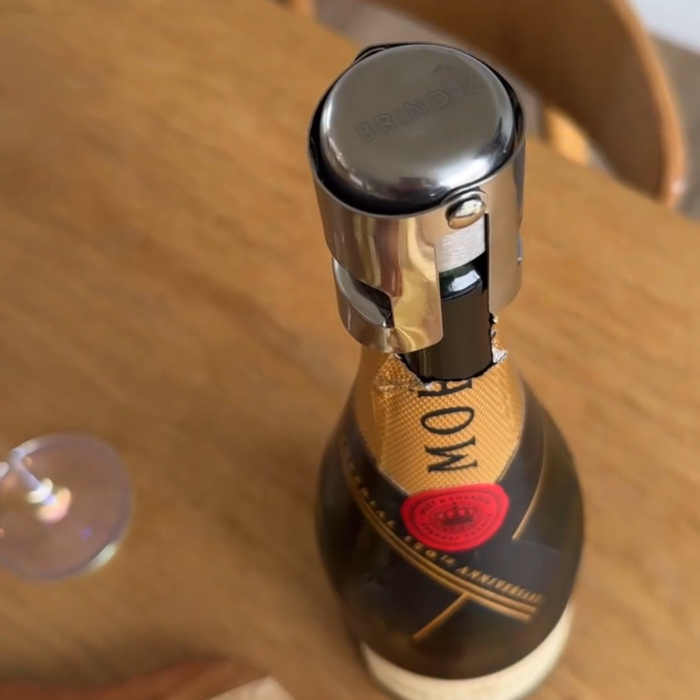 GIFT BOX, CHRISTMAS GIF, GIFT IDEAS, GIFT FOR HIM, GIFT FOR HER, BRINDIZ, CHAMPAGNE STOPPER, GIFT BOX, GIFT BOXES, CELEBRATION BOX BRINDIZ, ACRYLIC FLUTES, WINE GLASSES, KEEP THE FIZZ IN NATURAL WINE, BUBBLE STOPPPER, BUBBLELOCK, PRESER FIZZ, PRESERVE NATURAL WINE, SPARKLING WINE